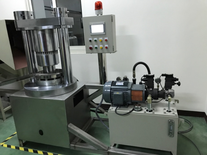 直立式冷壓榨油機